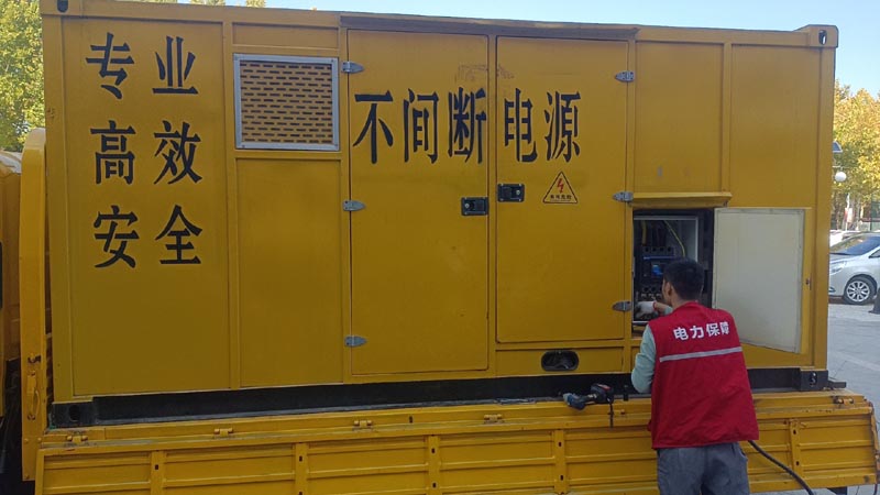 临泽柴油发电机组和UPS电源配合使用时，如何避免切换过程中的电力中断？